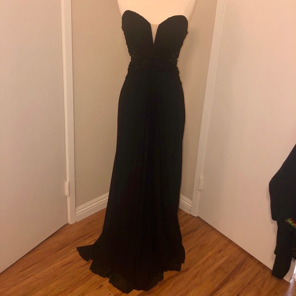 Beautiful black lace prom dress. - Picture 2 of 8